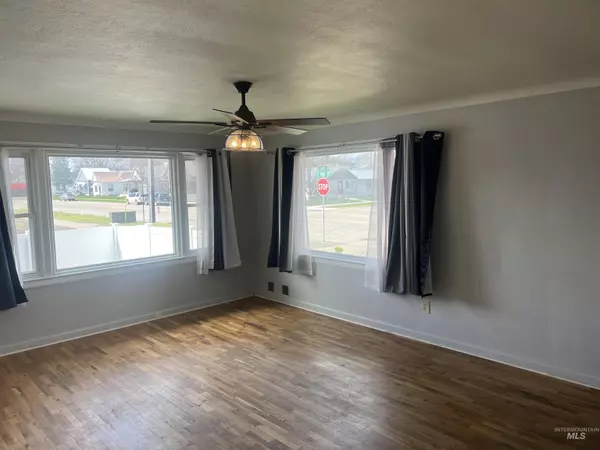 Weiser, ID 83672,207 E Park