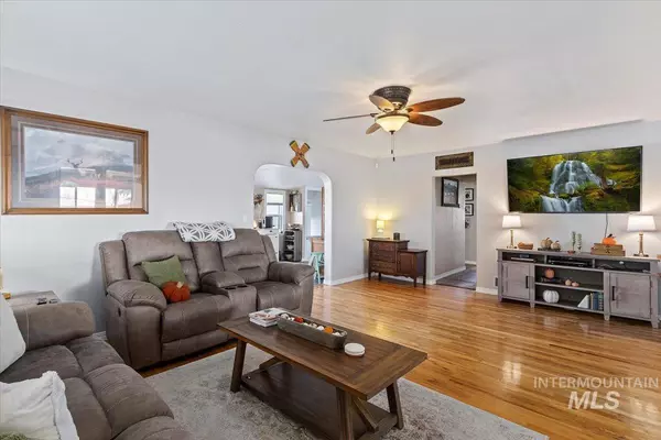 Buhl, ID 83316-6034,1206 E 3800 N