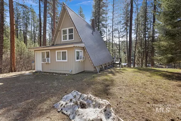 Crouch, ID 83622,786 Middle Fork Road