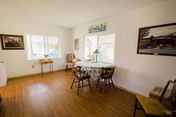 King Hill, ID 83633,4208 N Meridian