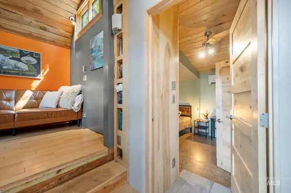 Boise, ID 83703,970 N Clithero Dr