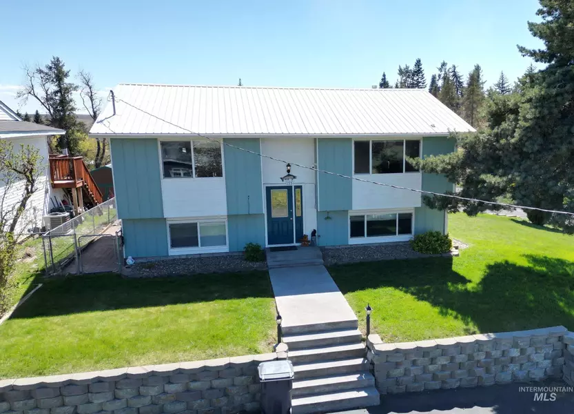 155 W Persimmon, Genesee, ID 83832