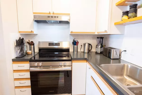 Boise, ID 83703,3311 N Lakeharbor Lane #206