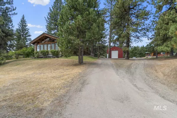 Cascade, ID 83611,737 S Main St