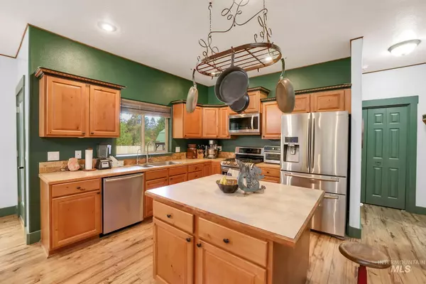 12931 Red Fir Rd, Donnelly, ID 83615