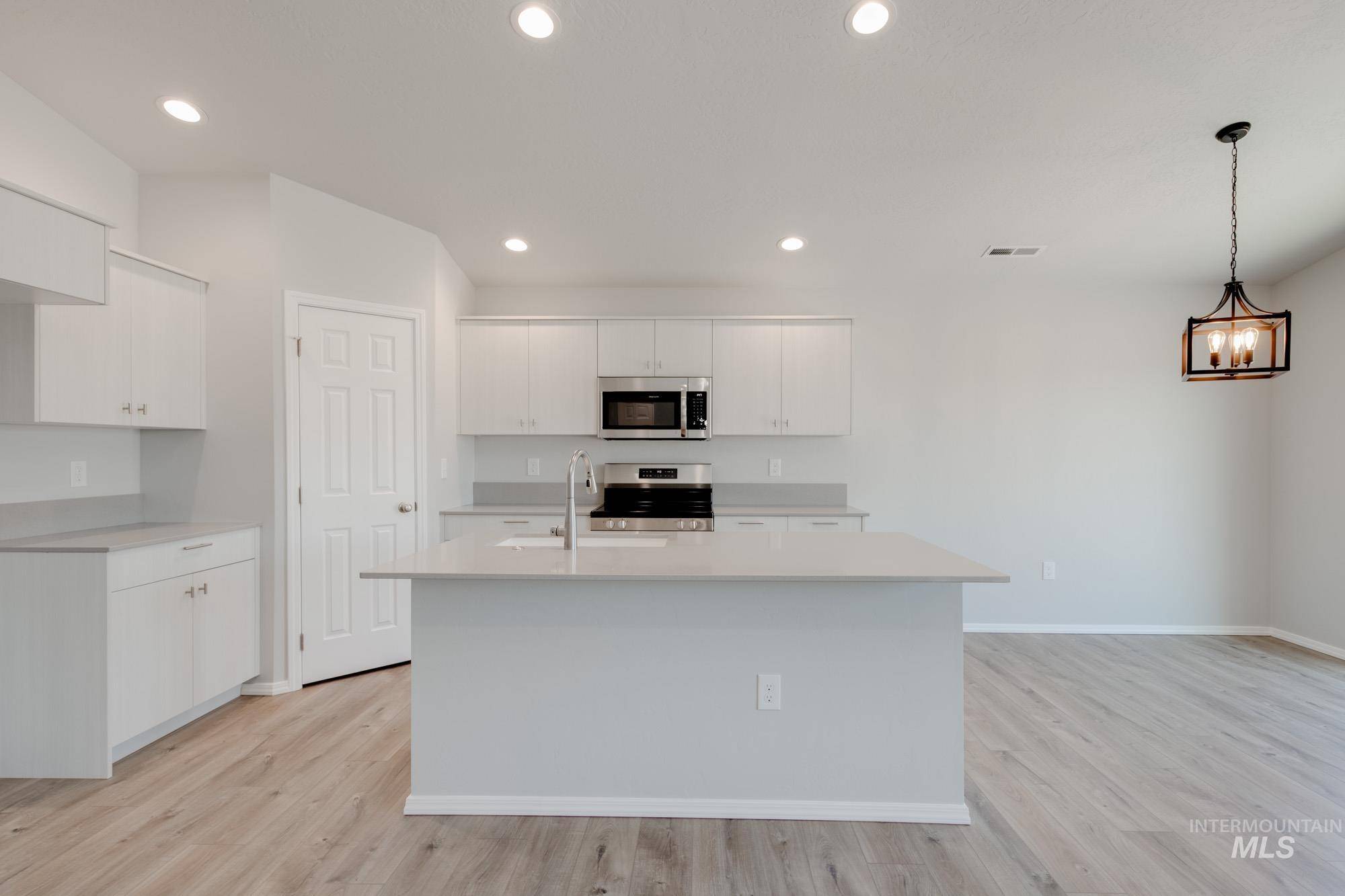 Caldwell, ID 83605,220 Idalou Way