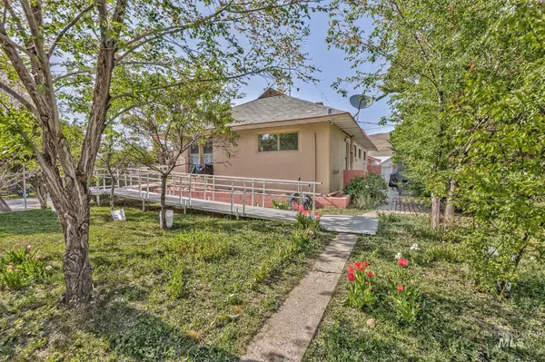 Huntington, OR 97907,290 E 2nd St