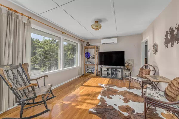 Huntington, OR 97907,290 E 2nd St