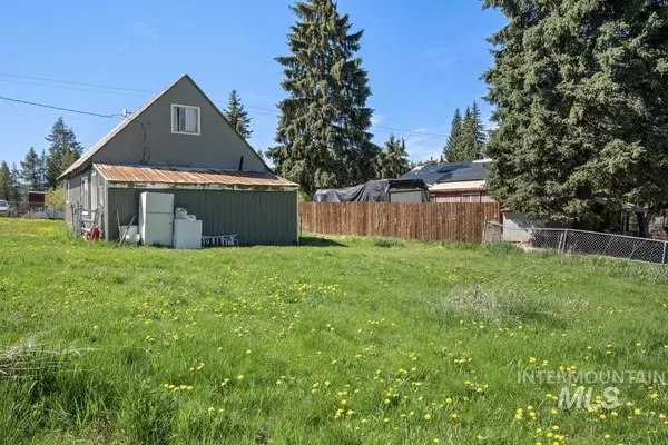 Deary, ID 83823-9775,5586 E Hwy 8
