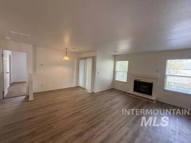 553 S Workland Ln Apt 202, Boise, ID 83709