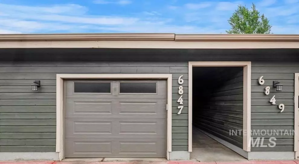 6847 W Maxwell Ln, Boise, ID 83704-8523