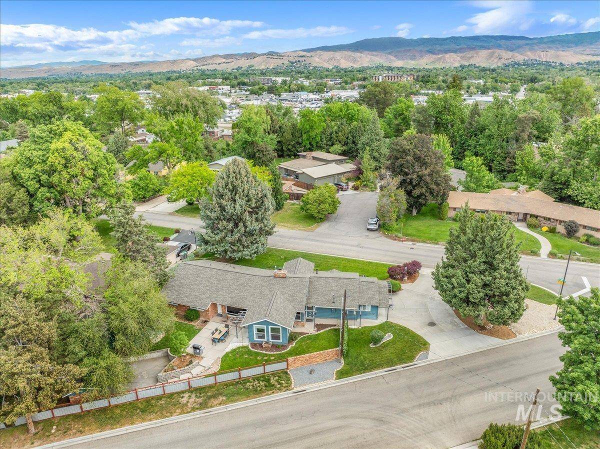 5509 N Lynwood Place,  Boise,  ID 83706-1033