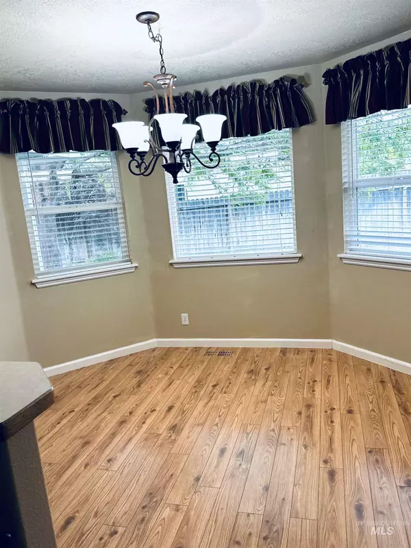 Nampa, ID 83686,851 W Florida
