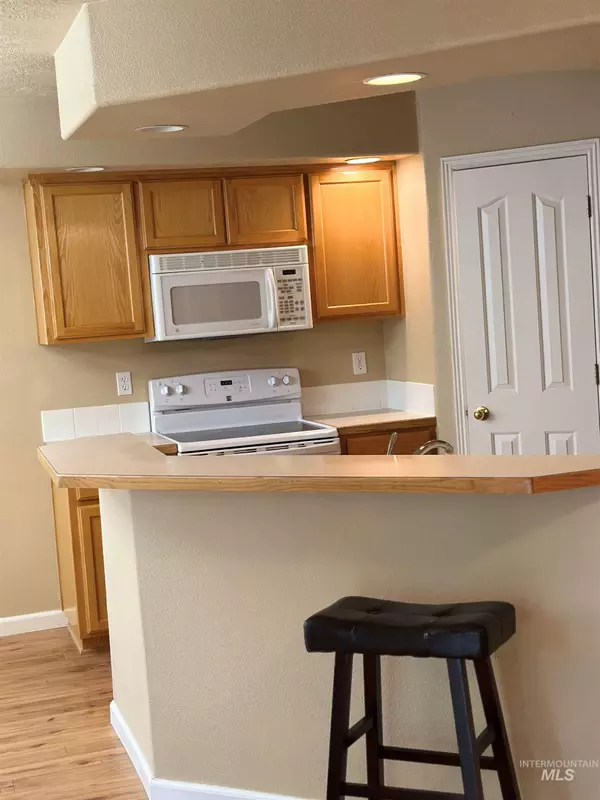Nampa, ID 83686,851 W Florida