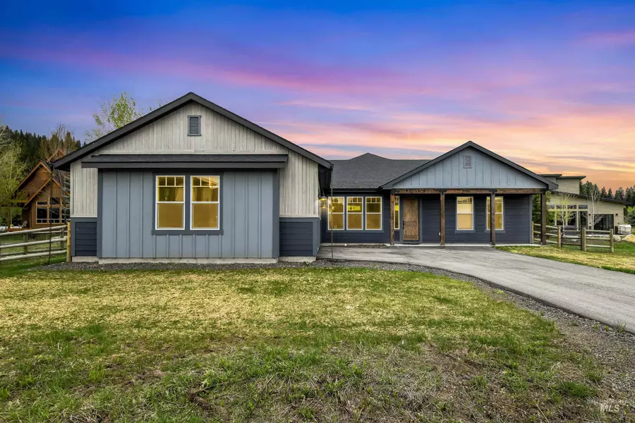 1112 Mo's Way, Mccall, ID 83638-9999