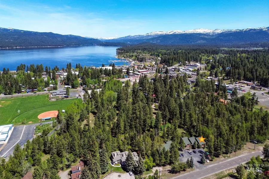 141 Stibnite St, Mccall, ID 83638