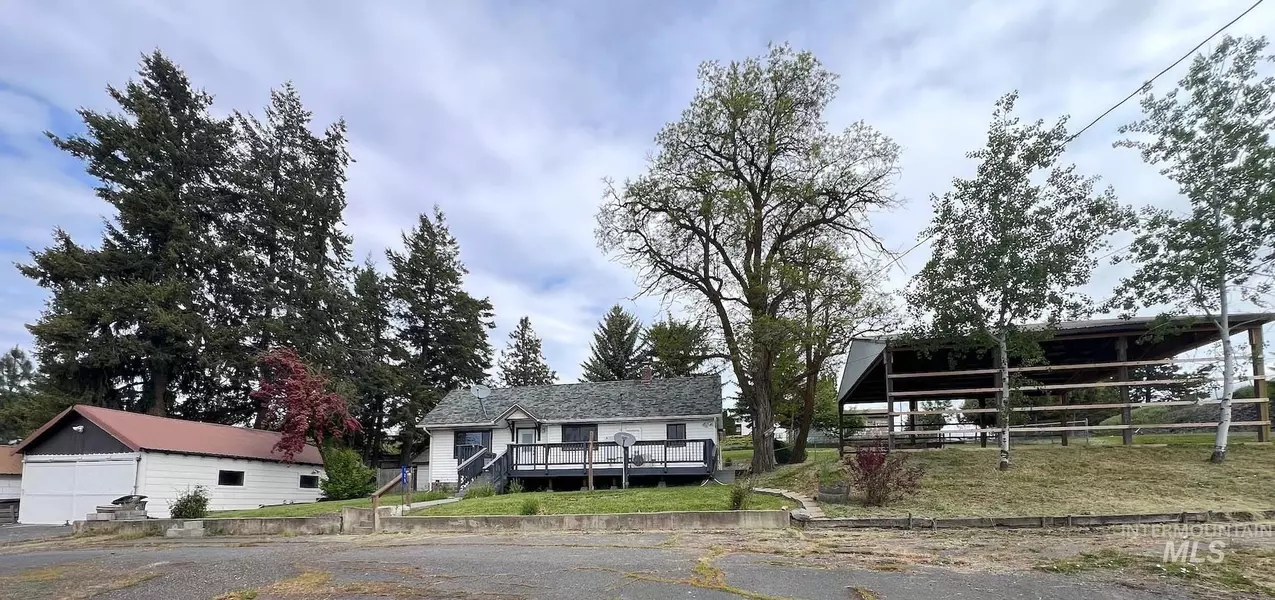125 Willow St, Onaway, ID 83855