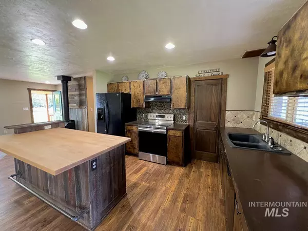 Mccall, ID 83638,13974 Rustic Road