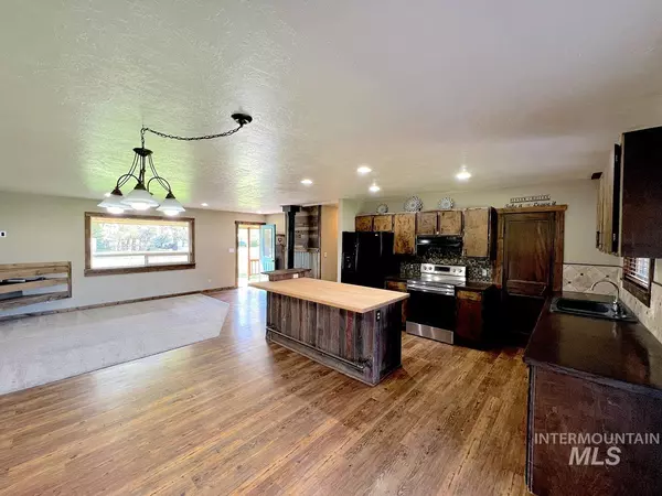 Mccall, ID 83638,13974 Rustic Road