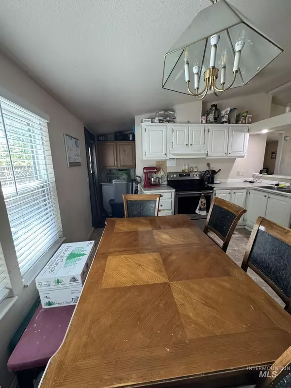 Wendell, ID 83355,378 3rd Ave W