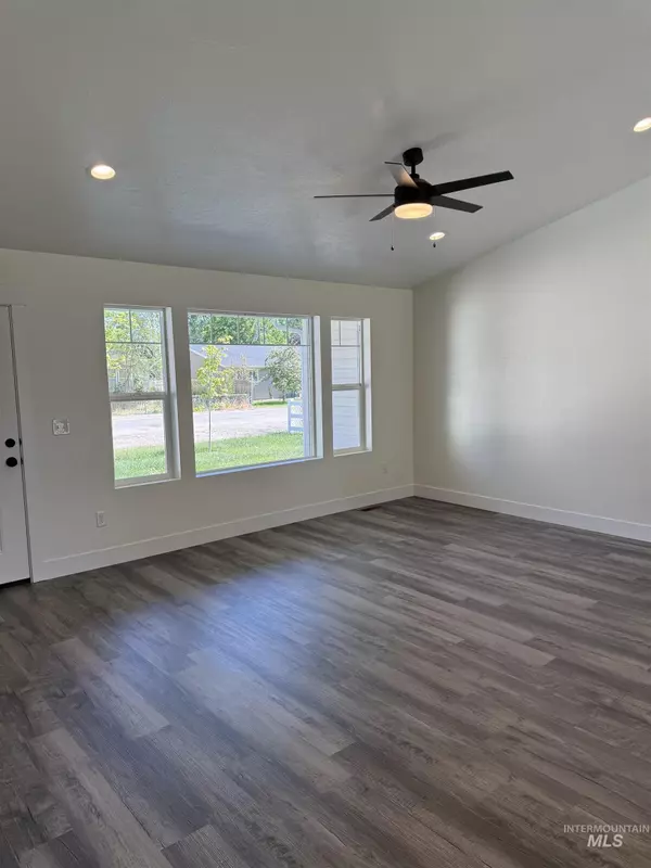 Marsing, ID 83639,911 Franklin Rd.