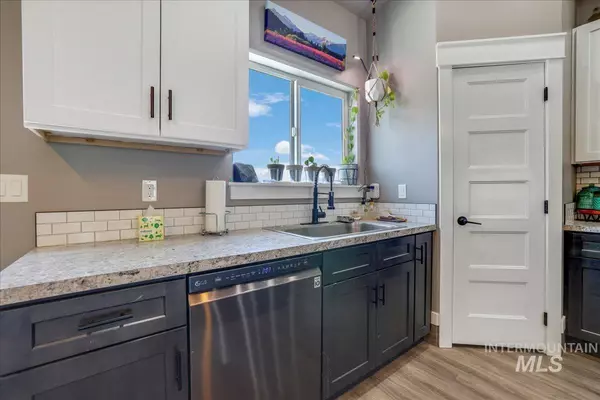 Buhl, ID 83316,1196 E 4325 N