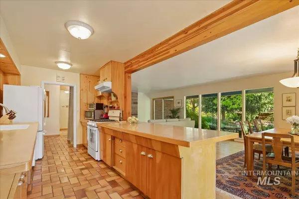 Boise, ID 83712,424 N Mobley Dr