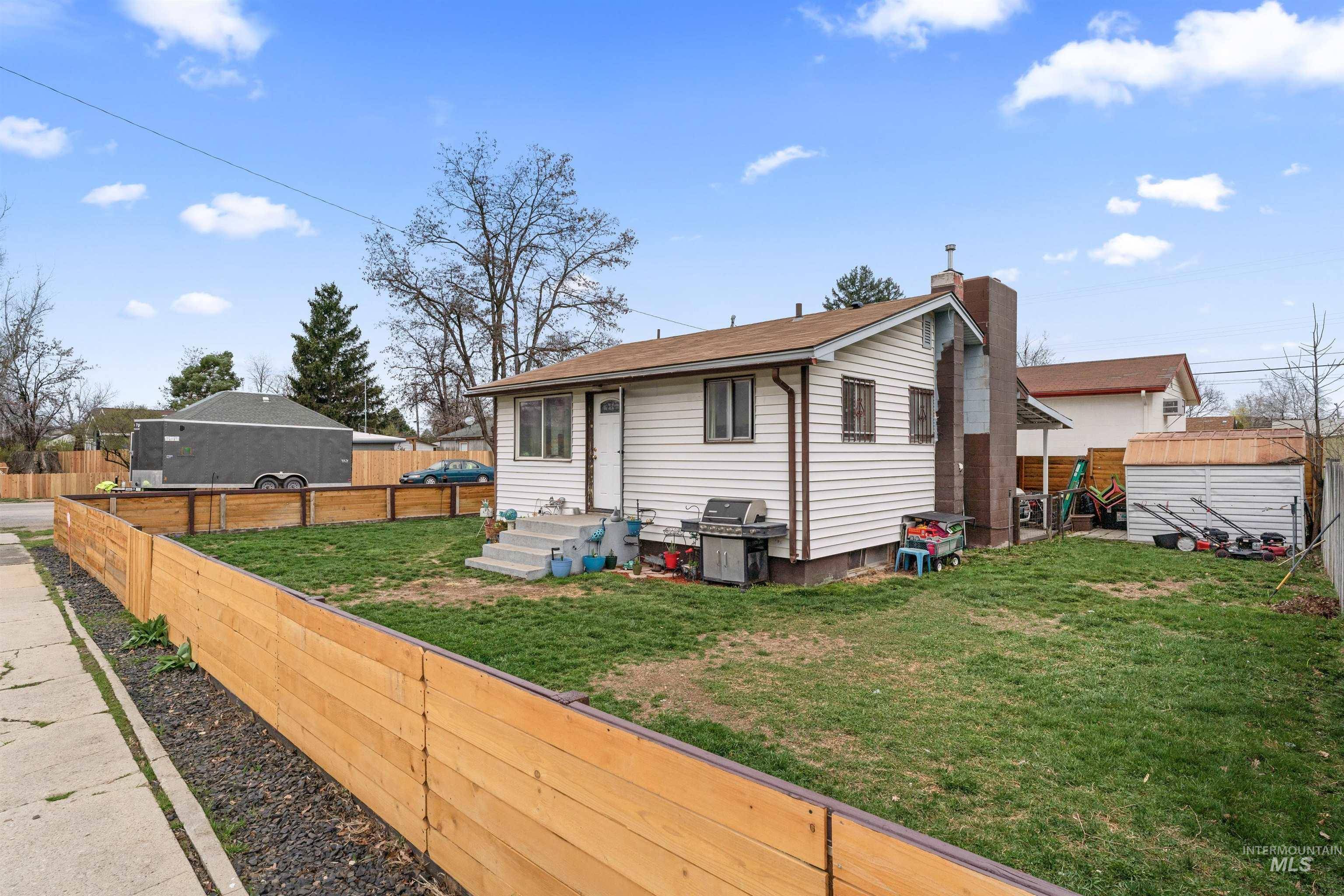 704 NE 5th St, Meridian, ID 83642