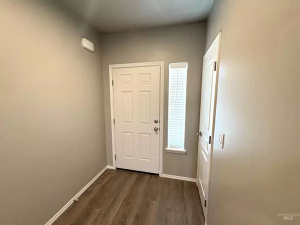 Kuna, ID 83634-2568,1786 E Cave Falls St