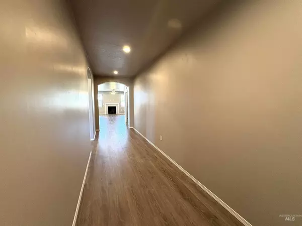 Kuna, ID 83634-2568,1786 E Cave Falls St