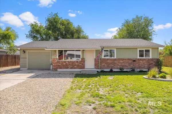 15 S Campbell Ave, Middleton, ID 83644