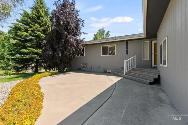 Colton, WA 99113,1011 Lake Street