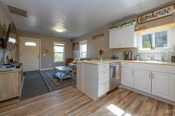 Asotin, WA 99402,814 2nd Street