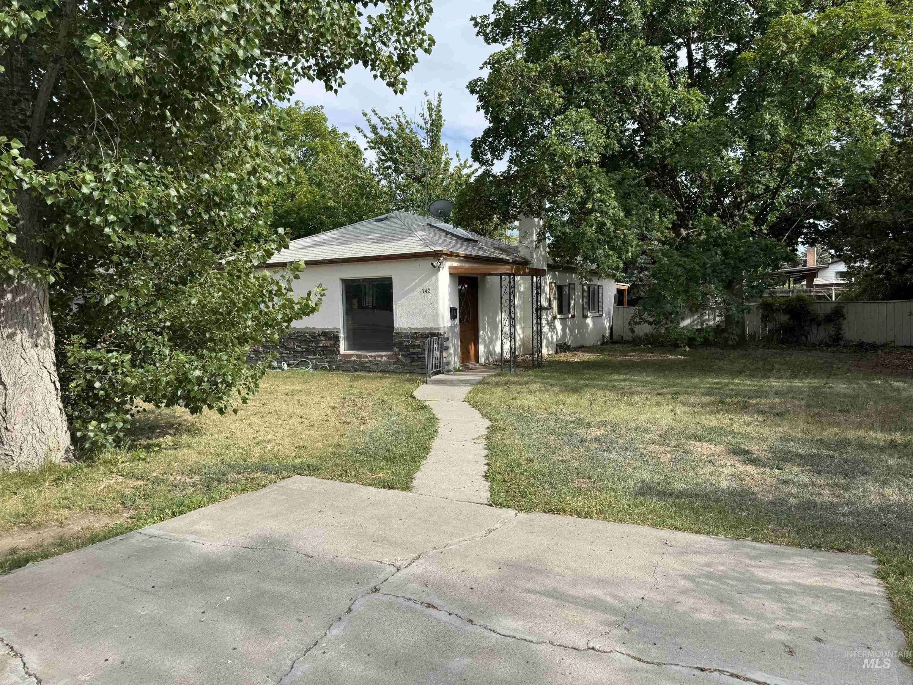 742 Grant, Twin Falls, ID 83301