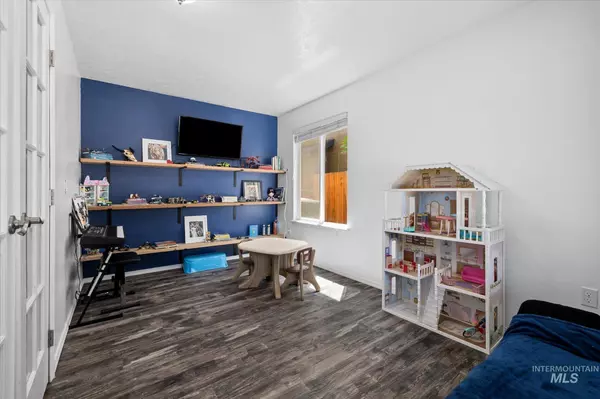 Meridian, ID 83642,1018 N Wolfsburg Ave.