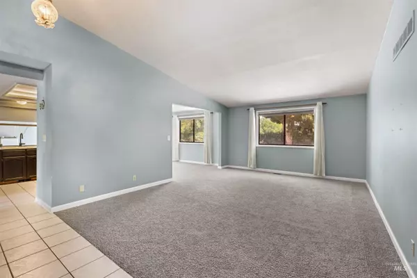 Boise, ID 83704-3950,10276 W Summerwind Dr