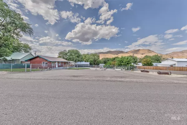 Huntington, OR 97907,325 E Madison St