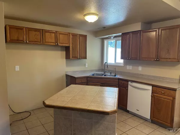 Nampa, ID 83686,1009 Poppy Dr