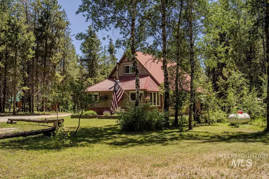 9 & 11 Red Fox Drive, Cascade, ID 83611
