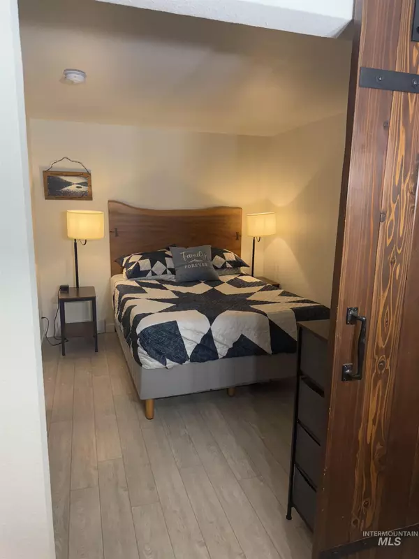 Mccall, ID 83638,300 Mcbride