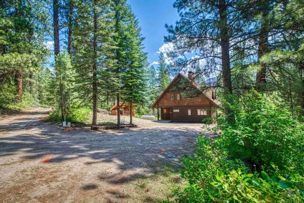 31 Valley Road, Lowman, ID 83637