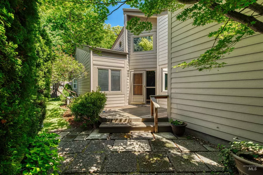 4600 N Savannah Ln, Garden City, ID 83714