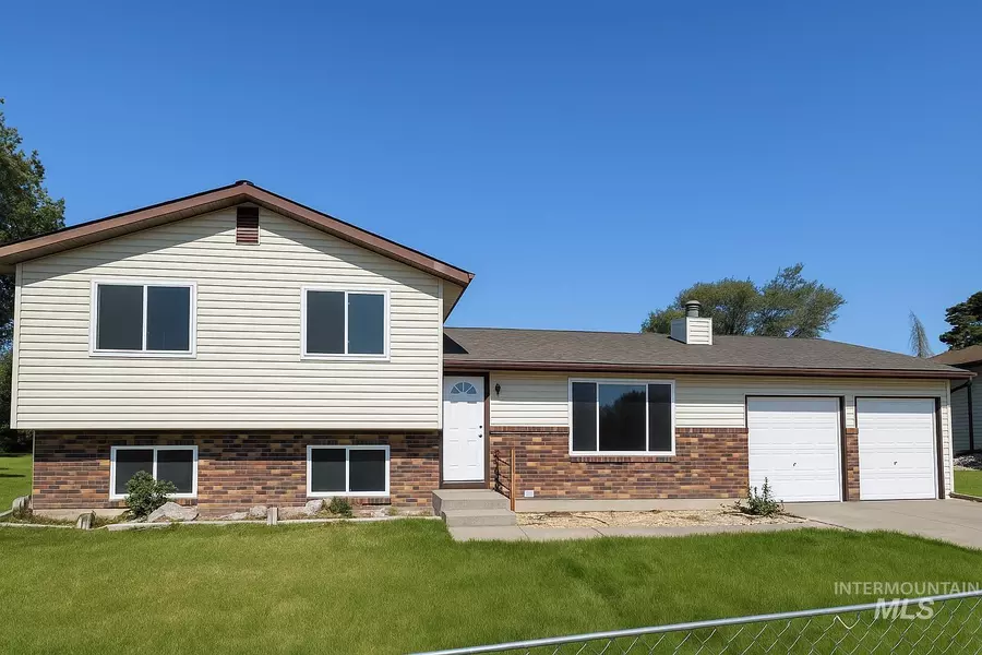 2345 N 3rd E, Mountain Home, ID 83647-1555