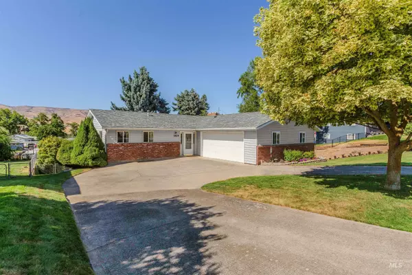 2419 Sunset Dr., Lewiston, ID 83501-3438