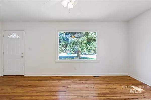 Boise, ID 83705,303 S Eagleson Rd