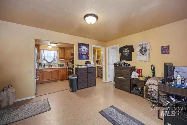 Buhl, ID 83316,417 12th Avenue North