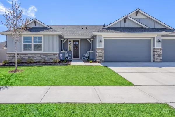 997 E Sweet Pearl St, Kuna, ID 83634-3572