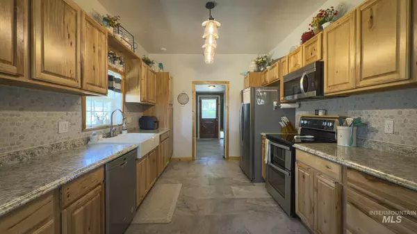 Melba, ID 83641,318 Carrie Rex Ave.