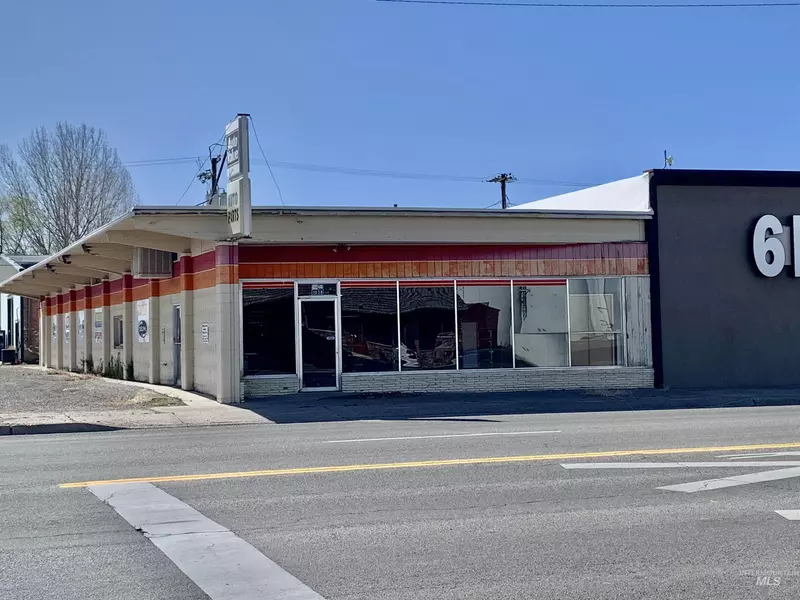 1058 Overland Ave, Burley, ID 83318