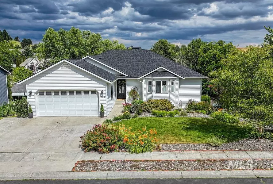 934 Shoshone St, Moscow, ID 83843